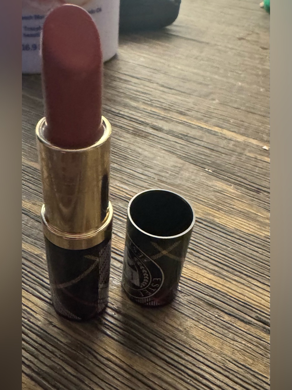 Estee Lauder Limited Edition Lipstick - Turn Heads